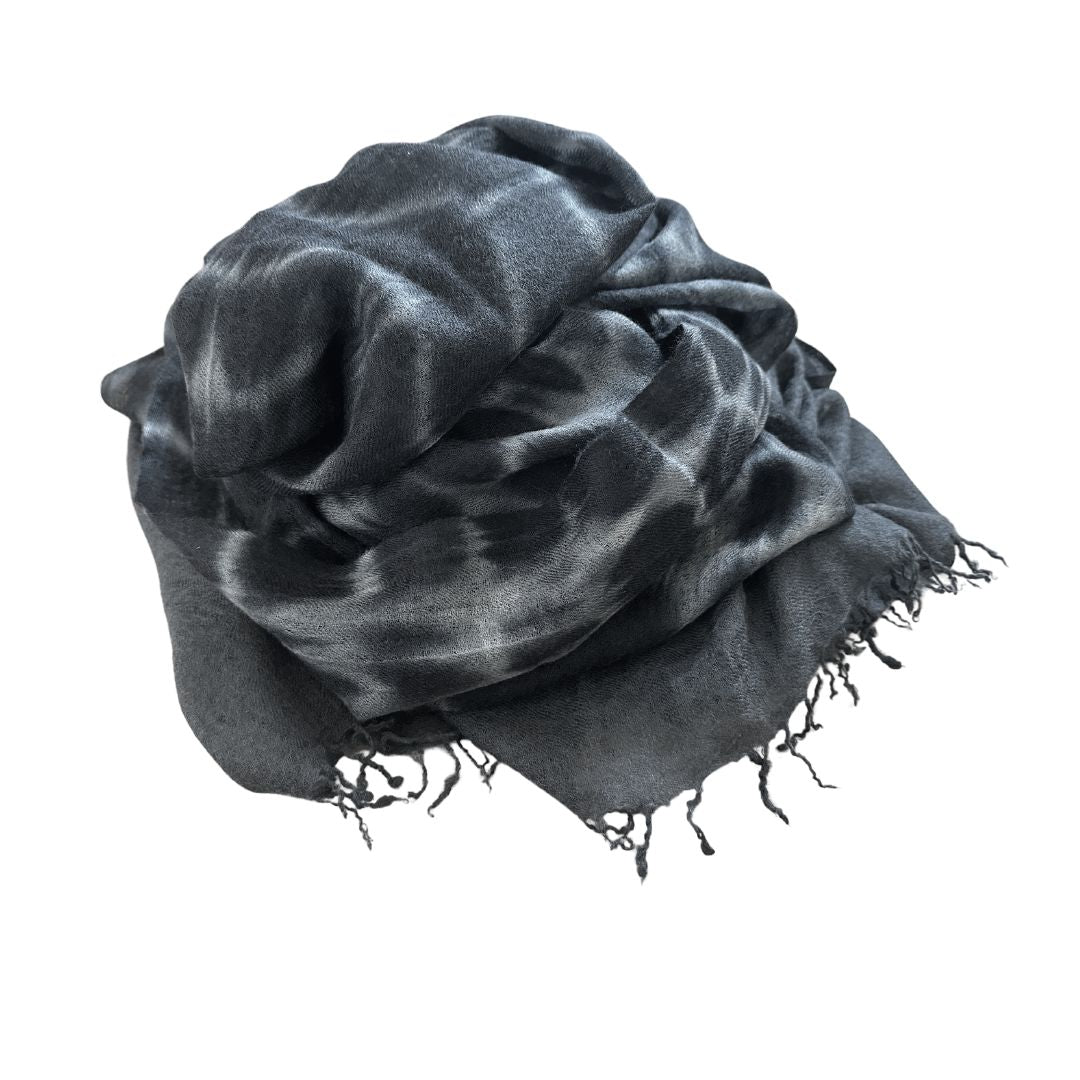 Dunkelgraue Kaschmirstola mit Batikmuster