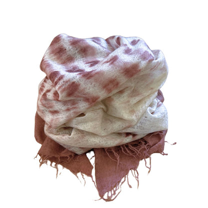 Altrosa Kaschmirstola mit Batikmuster