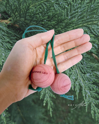 Cashmere Care Set: Brushed Cotton Pouch and 2 pcs Natural Cedar Balls